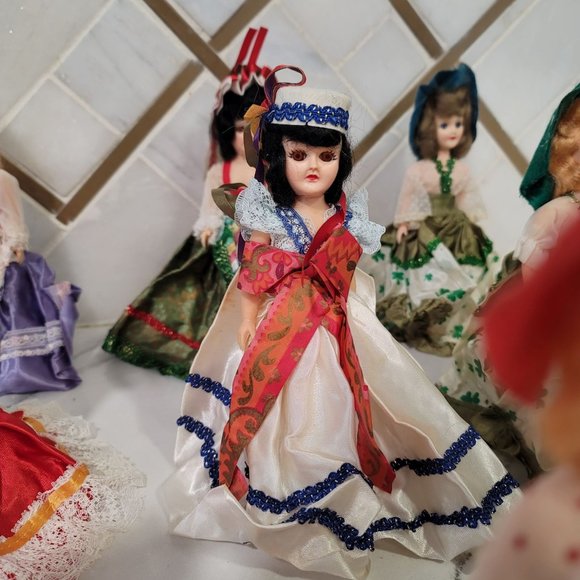 Alco dolls of the world set of 10. various conditions very ornate and pretty - Picture 14 of 16